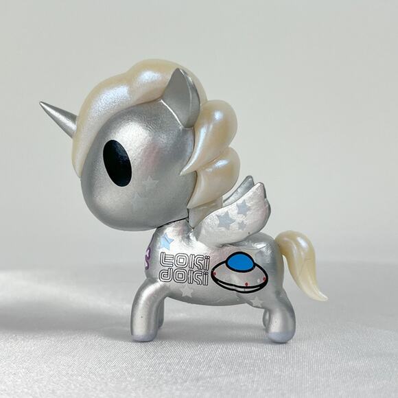 Tokidoki Cosmo Unicorno Series 3 Outer Space Silver Iridescent Unicorn Figure - Picture 4 of 6